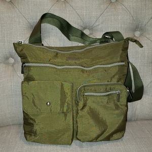 Super-lightweight EUC Olive Green Crossbody Baggalini bag - great for travel !